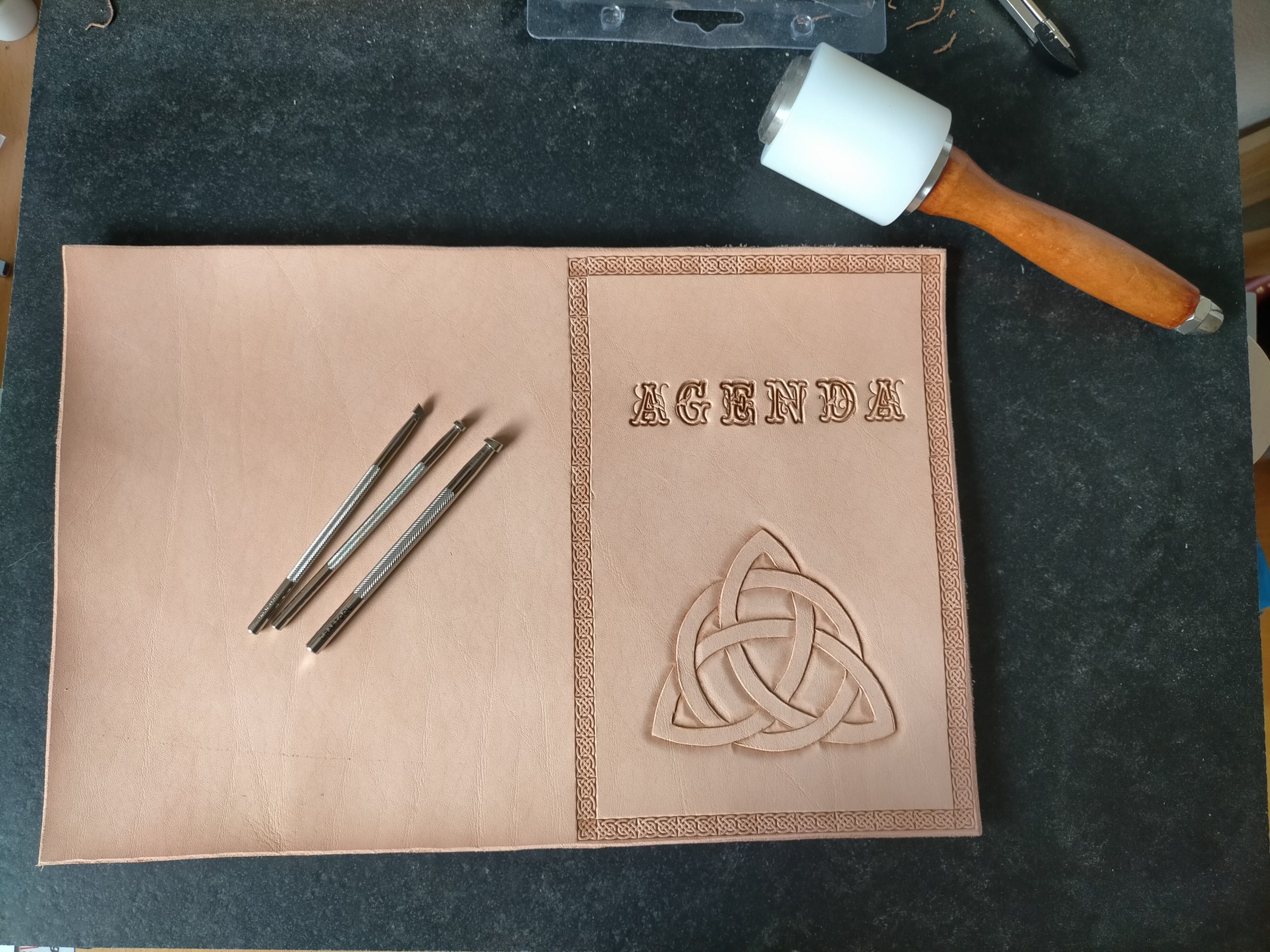 Cuir en travail